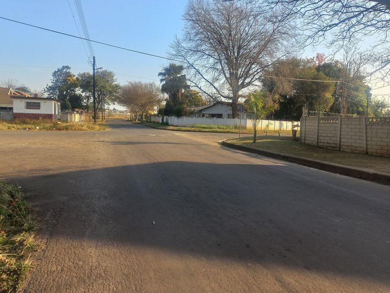 SCOTTSVILLE FAMILY HOUE OR CHANGE IT TO STUDENT ACCOMMODATION - Photo 4