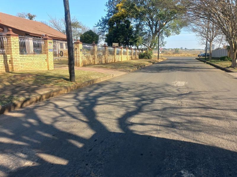 SCOTTSVILLE FAMILY HOUE OR CHANGE IT TO STUDENT ACCOMMODATION - Photo 7