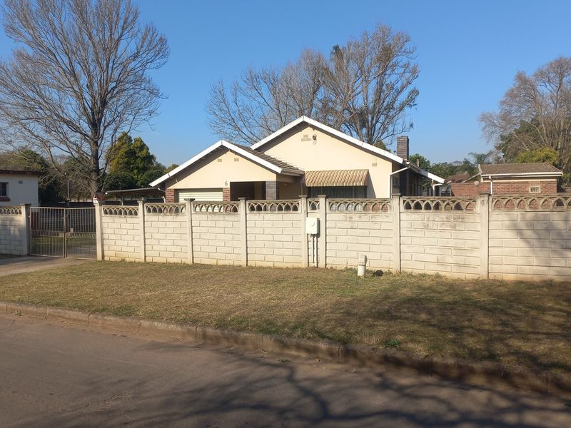 SCOTTSVILLE FAMILY HOUE OR CHANGE IT TO STUDENT ACCOMMODATION - Photo 5