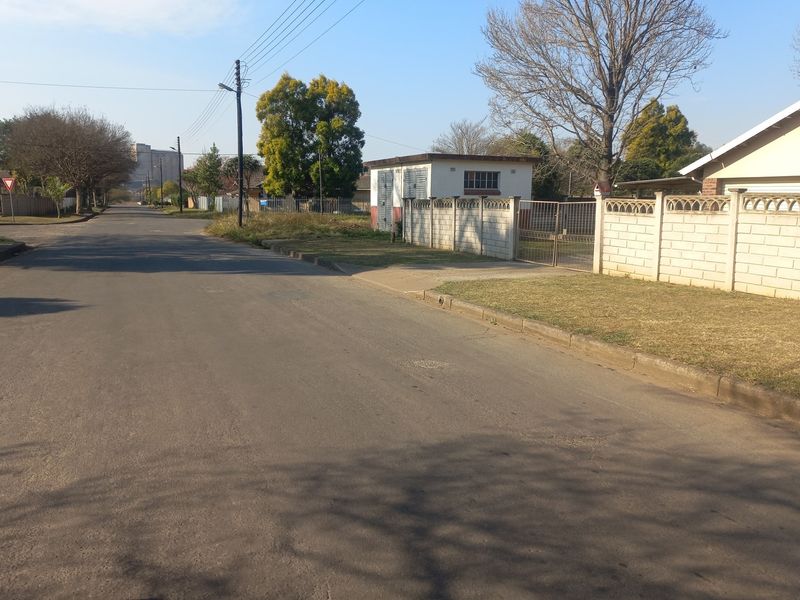 SCOTTSVILLE FAMILY HOUE OR CHANGE IT TO STUDENT ACCOMMODATION - Photo 6