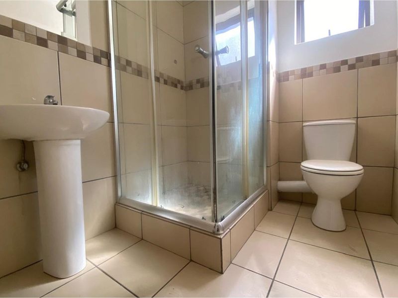 2-bedroom, 2-bathroom unit is situated on the 1st floor - Photo 10