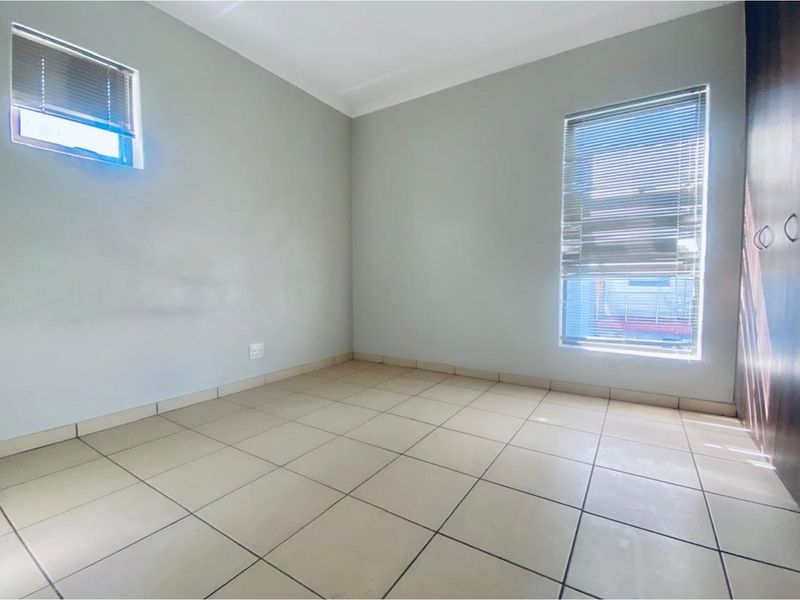 2-bedroom, 2-bathroom unit is situated on the 1st floor - Photo 9