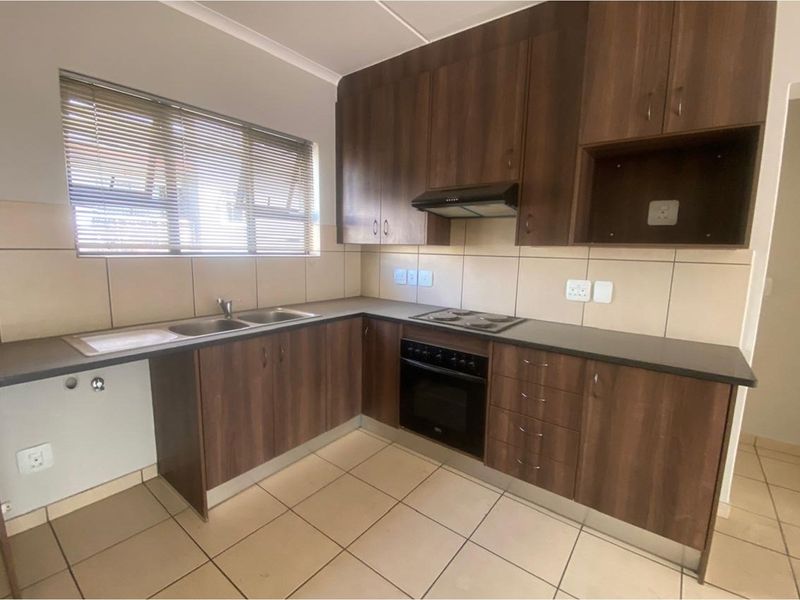 2-bedroom, 2-bathroom unit is situated on the 1st floor - Photo 8