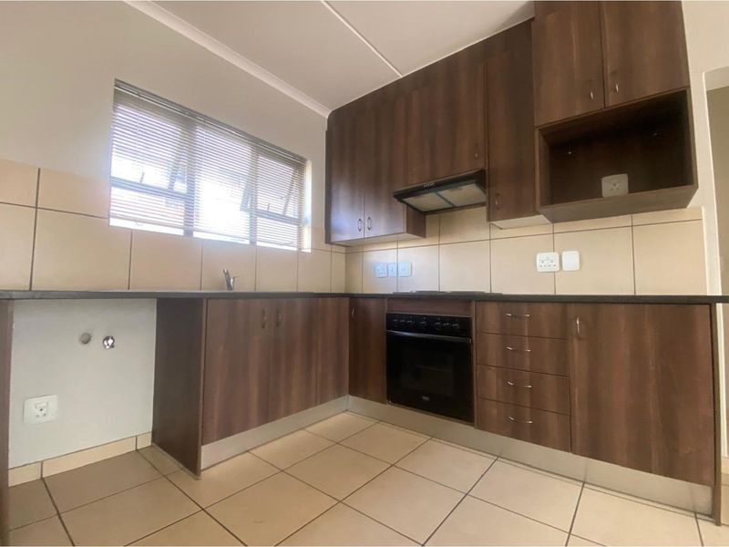 2-bedroom, 2-bathroom unit is situated on the 1st floor - Photo 7