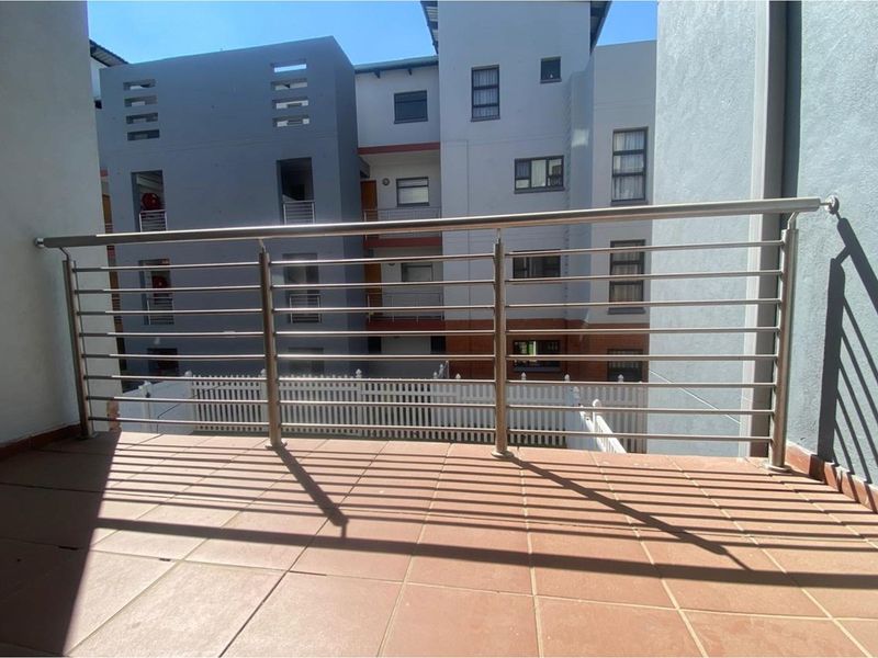 2-bedroom, 2-bathroom unit is situated on the 1st floor - Photo 2