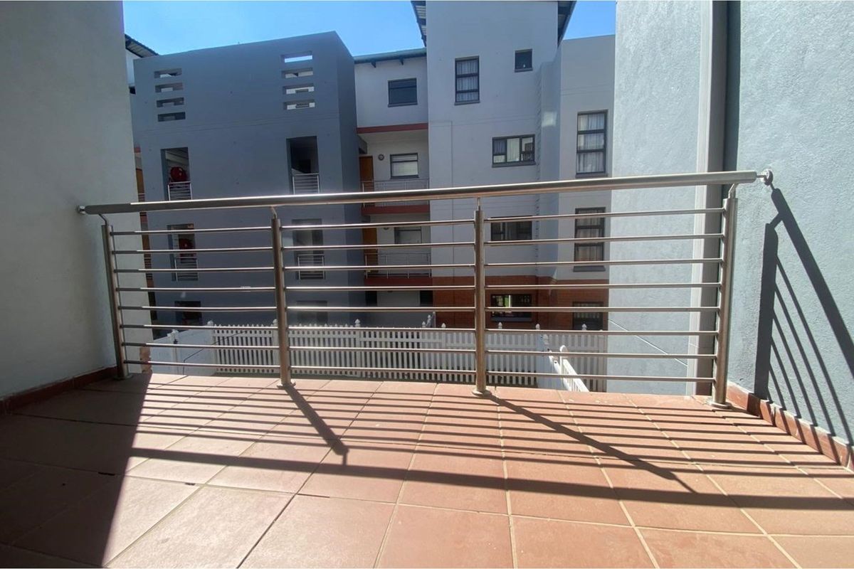 2-bedroom, 2-bathroom unit is situated on the 1st floor - Photo 2