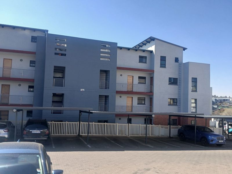 2-bedroom, 2-bathroom unit is situated on the 1st floor - Photo 4