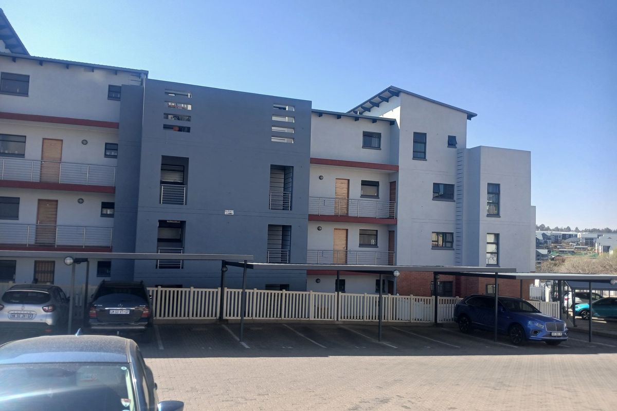 2-bedroom, 2-bathroom unit is situated on the 1st floor - Photo 4