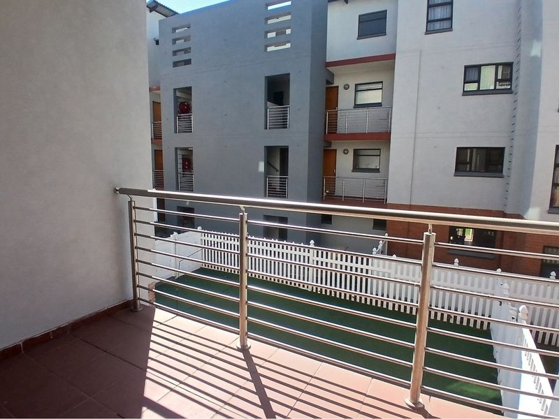 2-bedroom, 2-bathroom unit is situated on the 1st floor - Photo 3