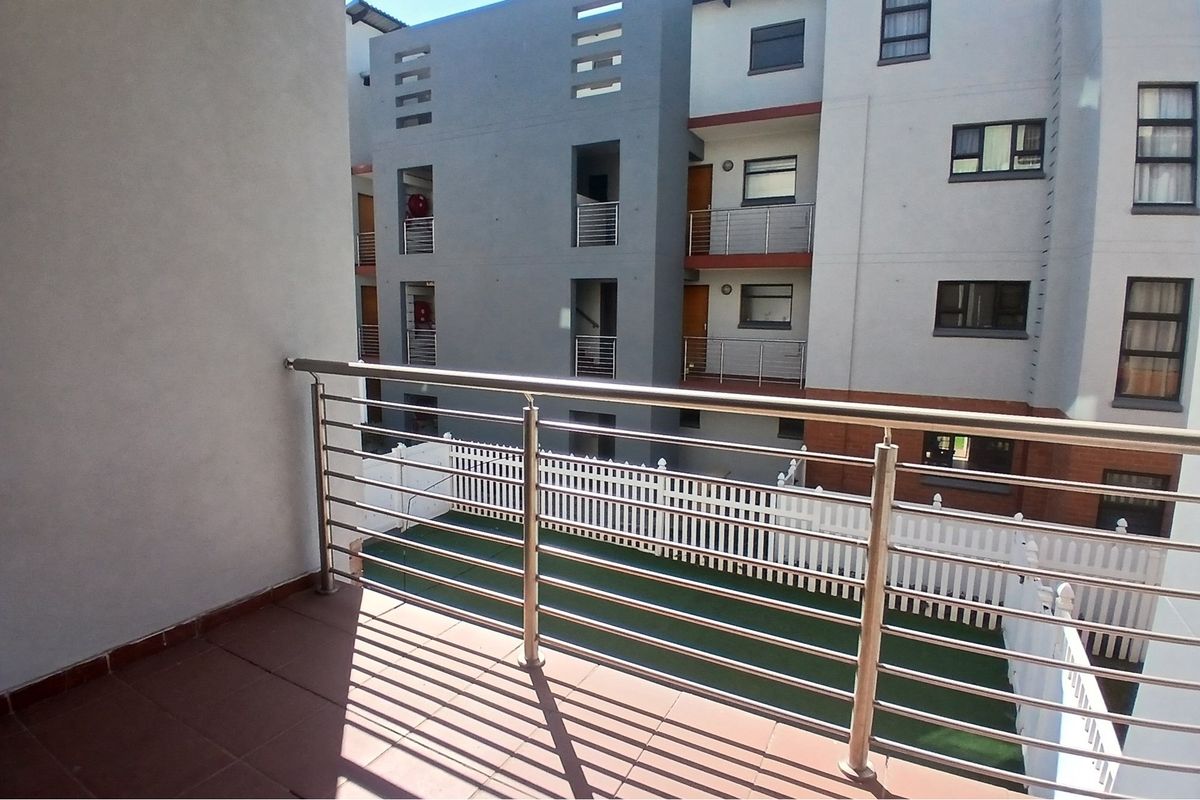 2-bedroom, 2-bathroom unit is situated on the 1st floor - Photo 3