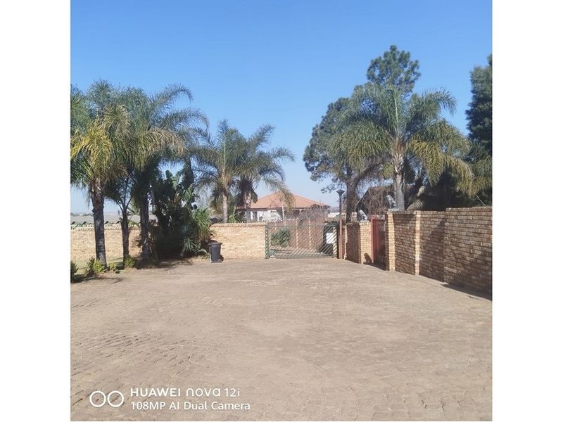 House For Sale in Blancheville, Witbank - Photo 2