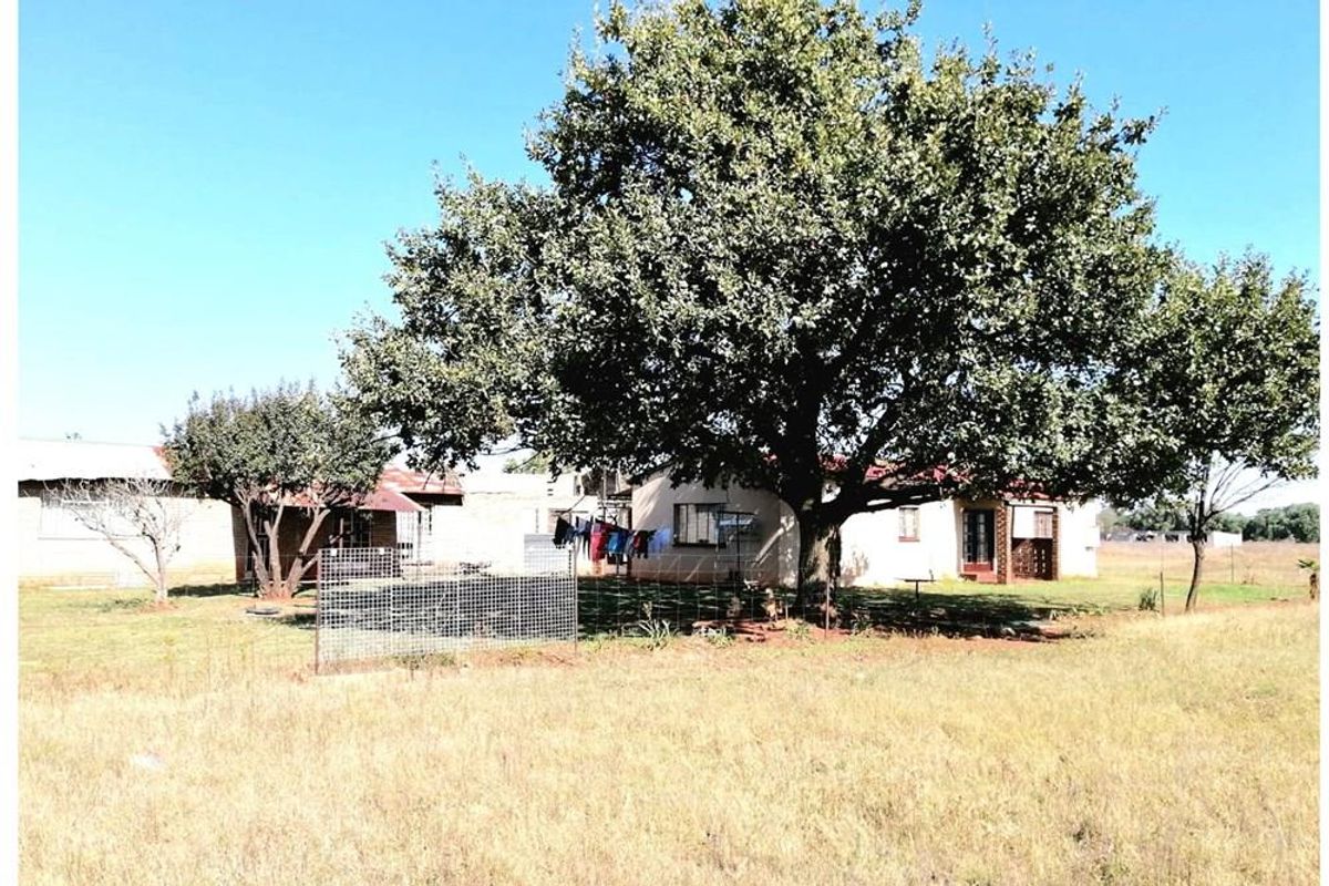 Apartment For Sale in Rosashof, Vanderbijlpark - Photo 2