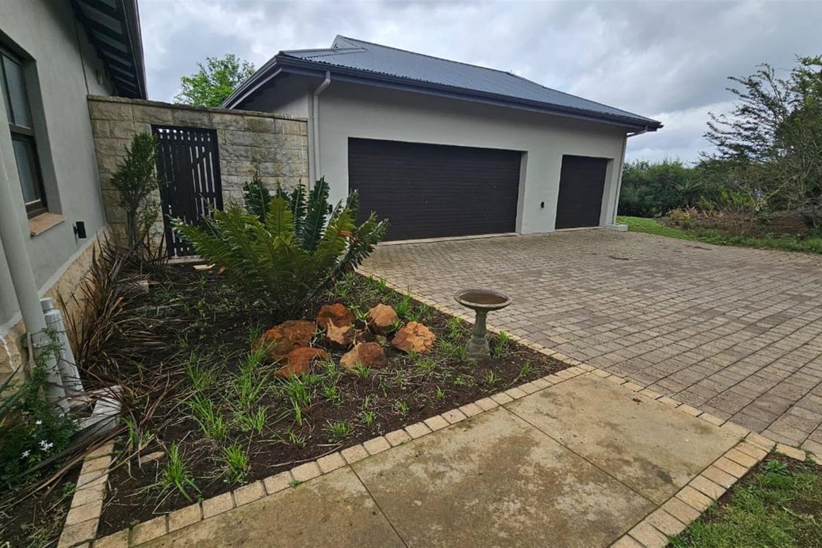 Spacious Intaba Ridge Home with Flatlet Triple Garage Modern Finish 5 Min to Airport - Photo 2