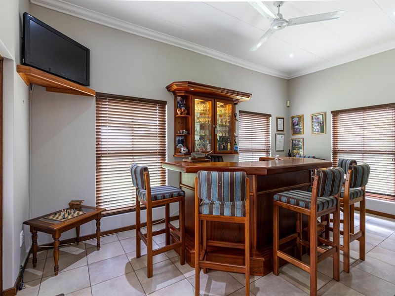 Spacious Intaba Ridge Home with Flatlet Triple Garage Modern Finish 5 Min to Airport - Photo 8