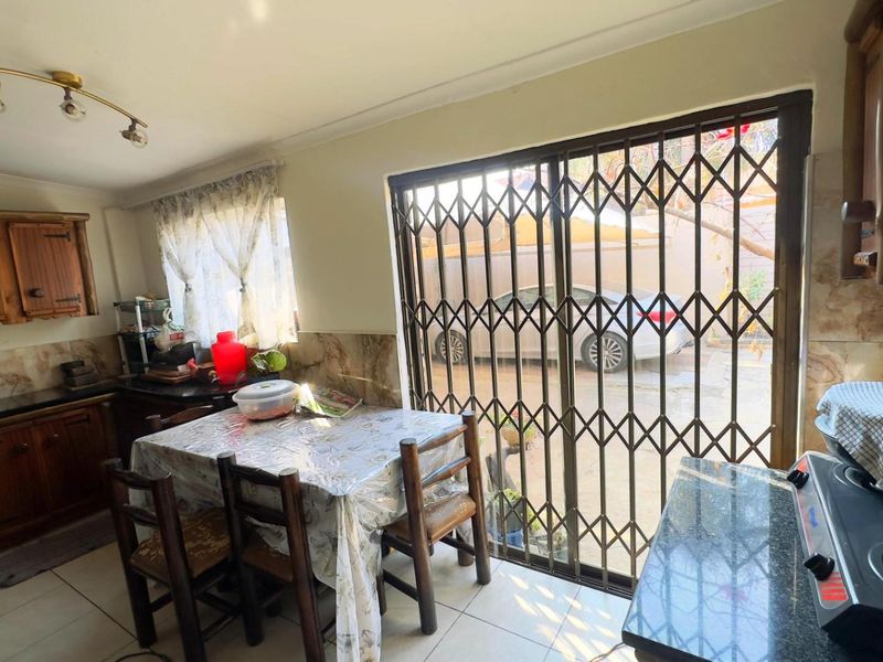 House For Sale in Kensington, Johannesburg - Photo 9