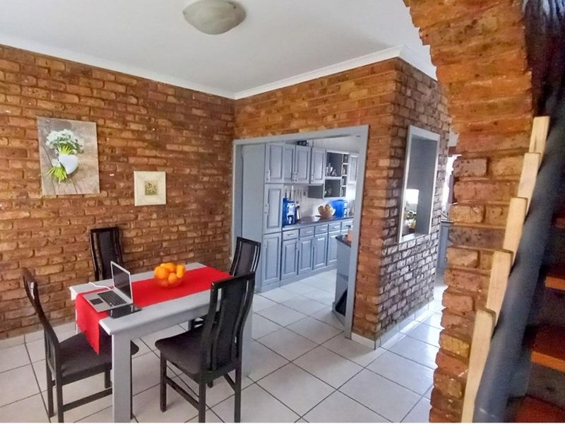 Townhouse For Sale in Middelburg Central - Photo 1