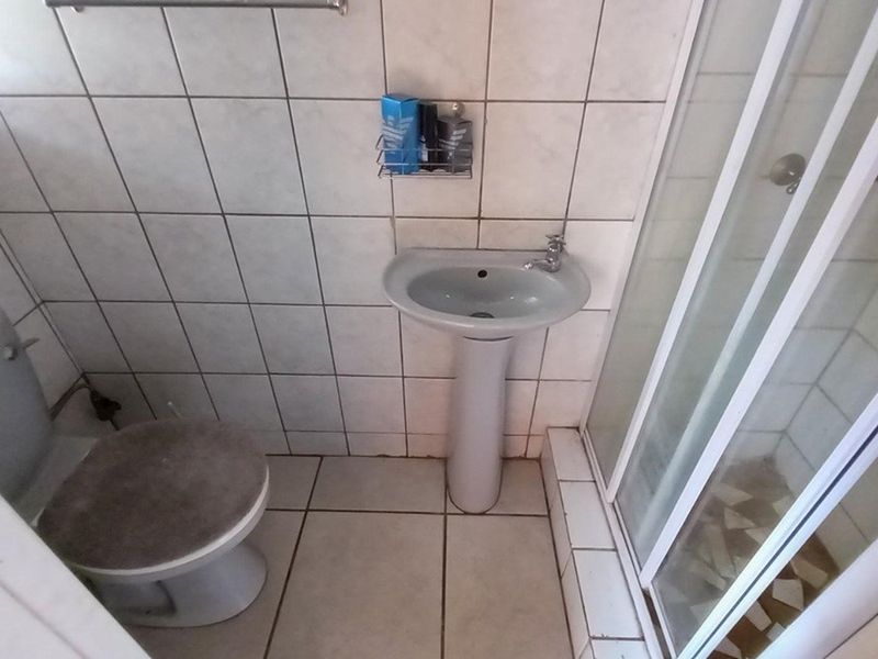 Townhouse For Sale in Middelburg Central - Photo 9