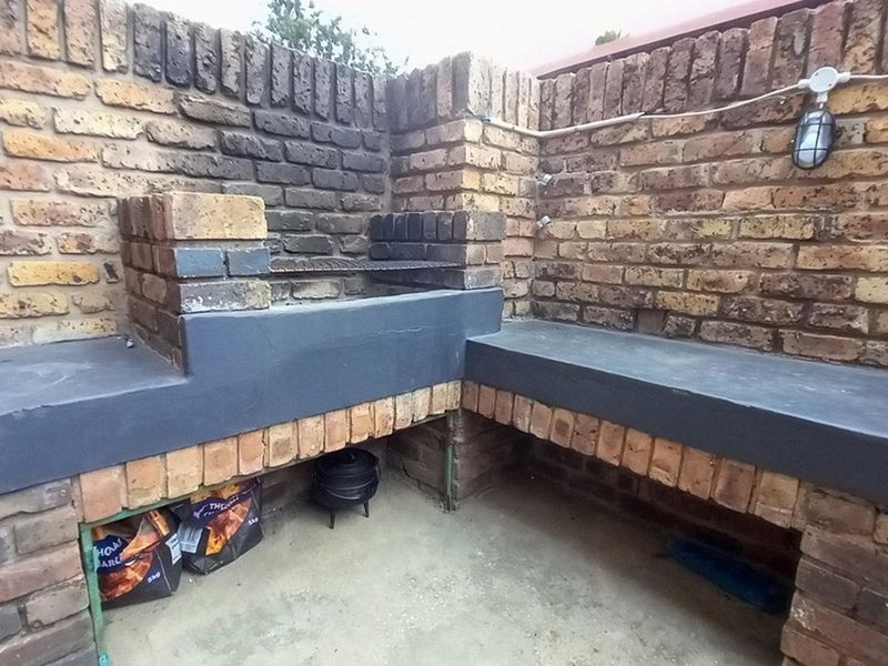 Townhouse For Sale in Middelburg Central - Photo 3
