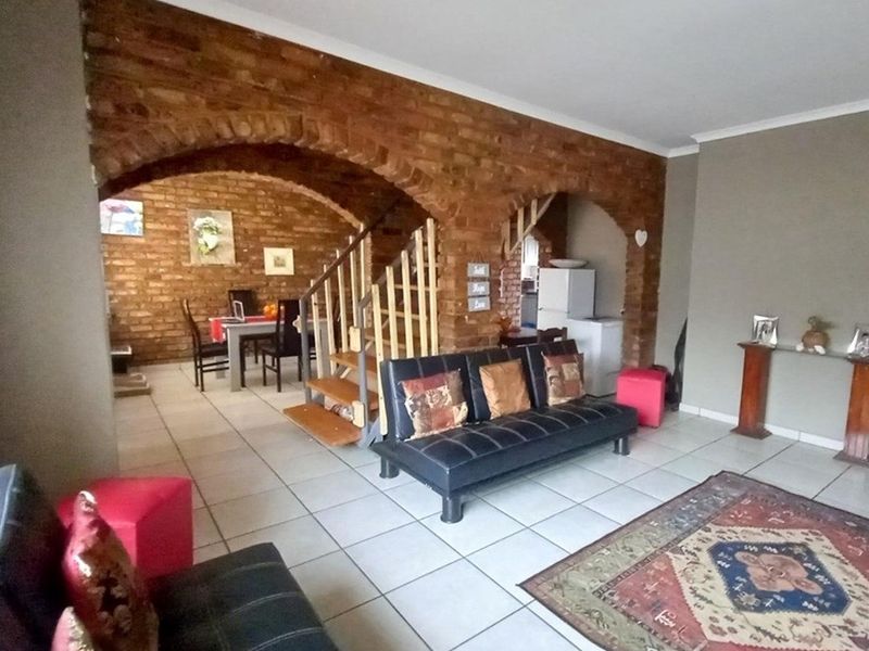 Townhouse For Sale in Middelburg Central - Photo 5