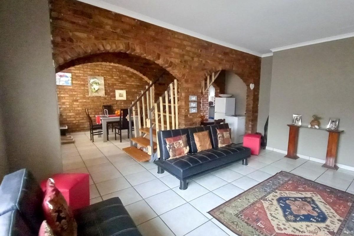Townhouse For Sale in Middelburg Central - Photo 5