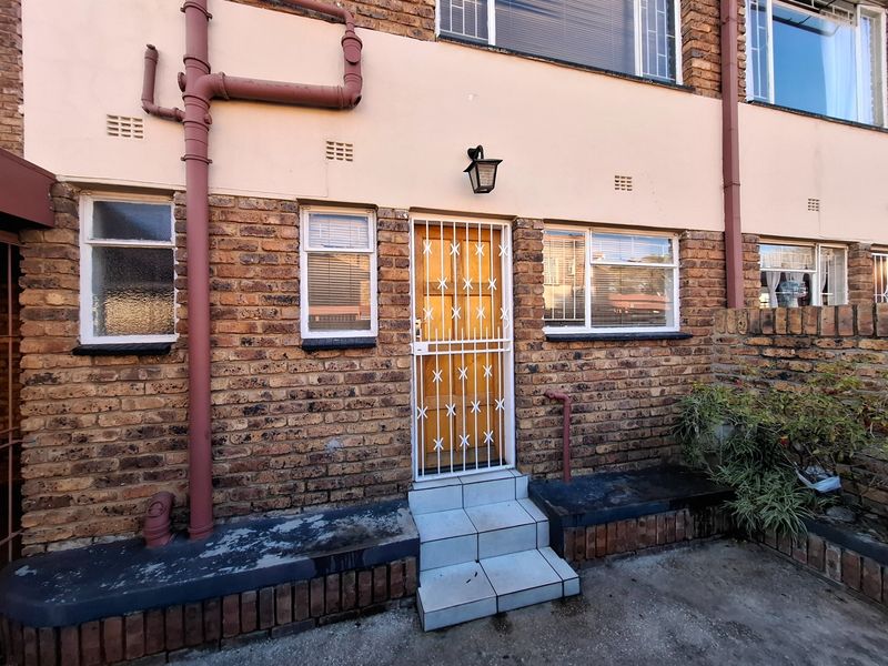 Spacious townhouse walking distance to CBD - Photo 5