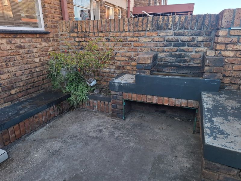 Spacious townhouse walking distance to CBD - Photo 6