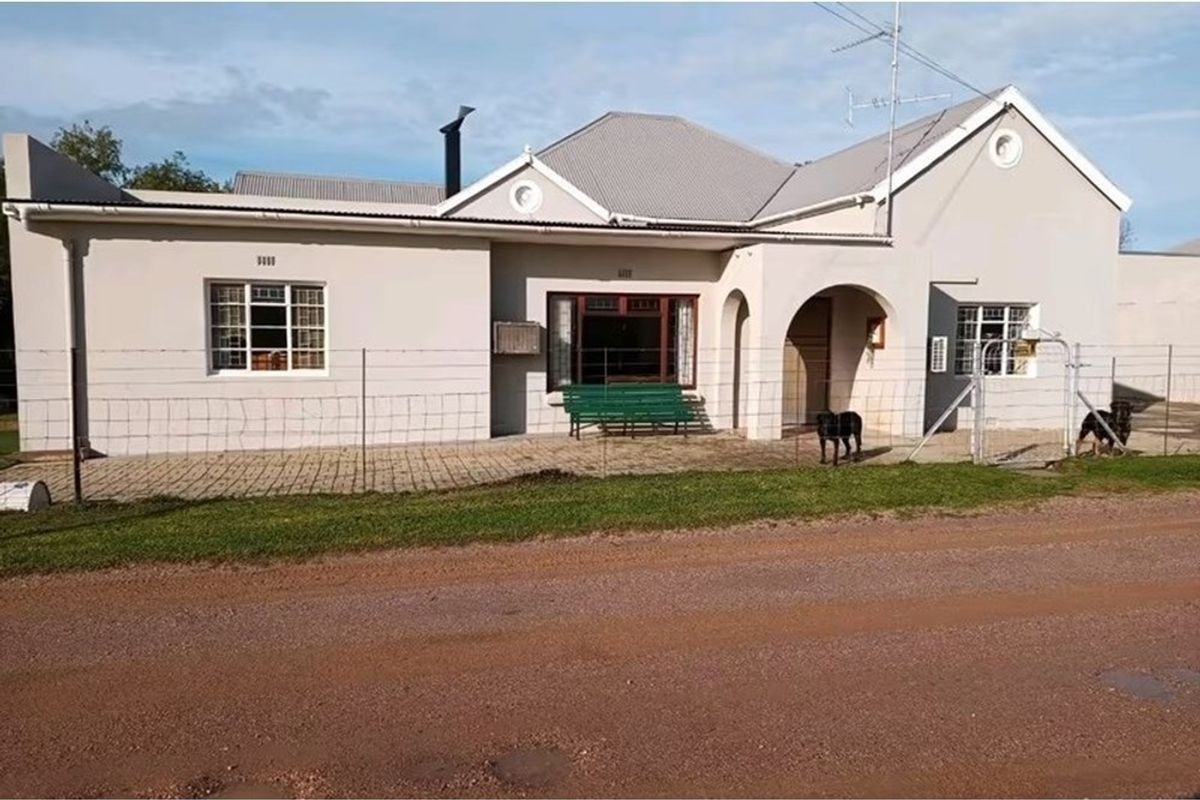 Smallholding in this serene and tranquil location in Porterville , Western Cape - Photo 5