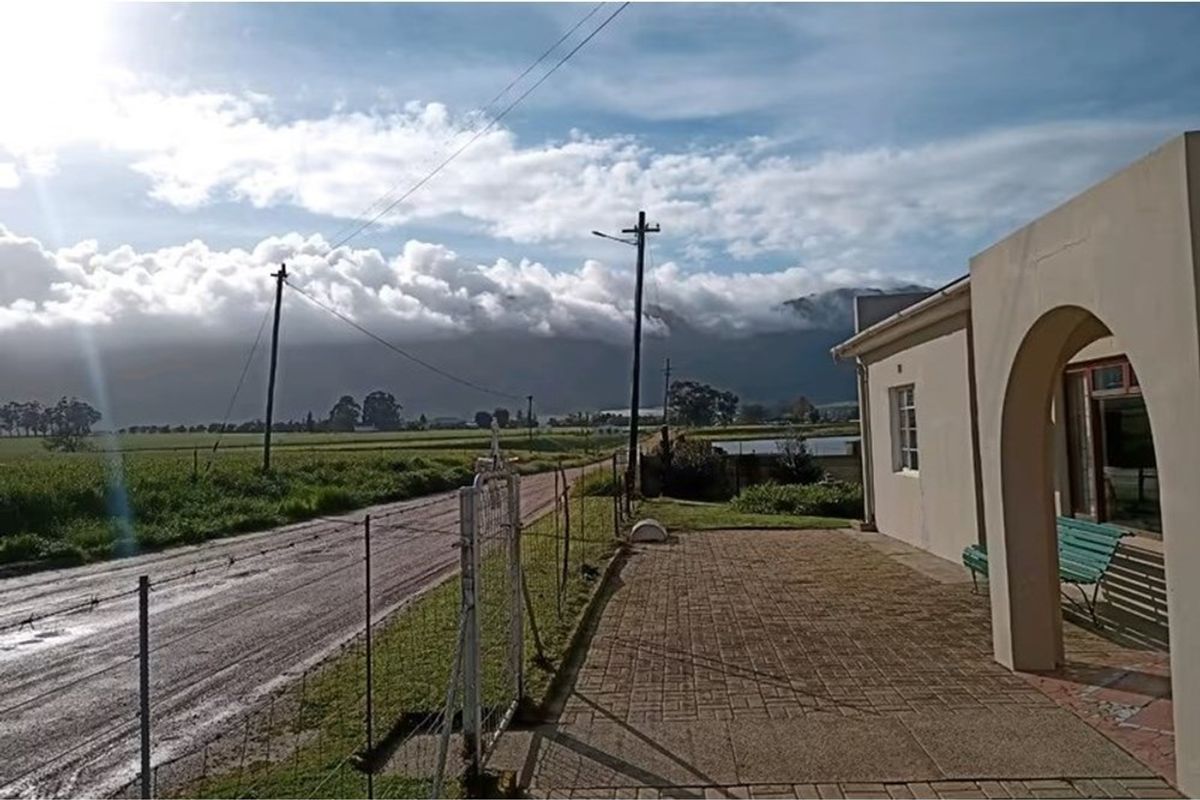 Smallholding in this serene and tranquil location in Porterville , Western Cape - Photo 3