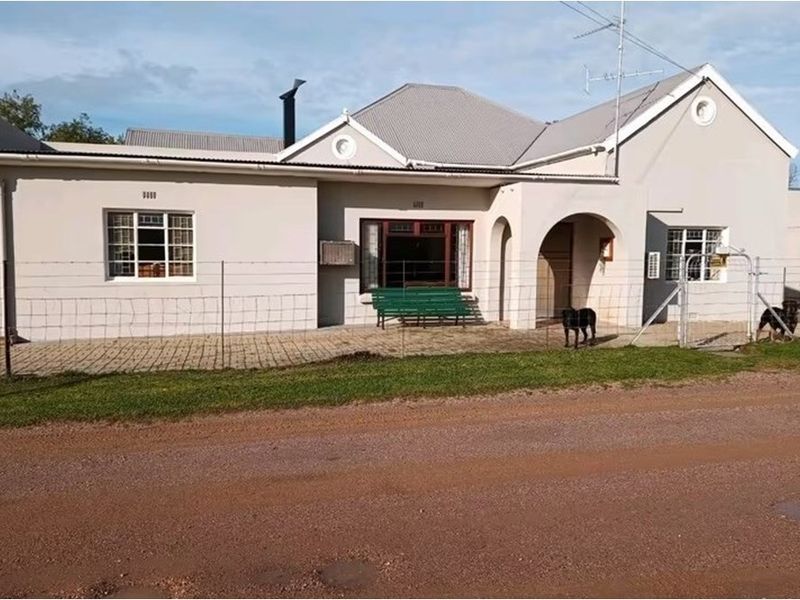 Smallholding in this serene and tranquil location in Porterville , Western Cape - Photo 2