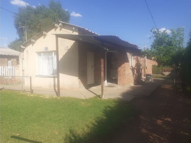 Apartment For Sale in Beaconsfield, Kimberley - Photo 2