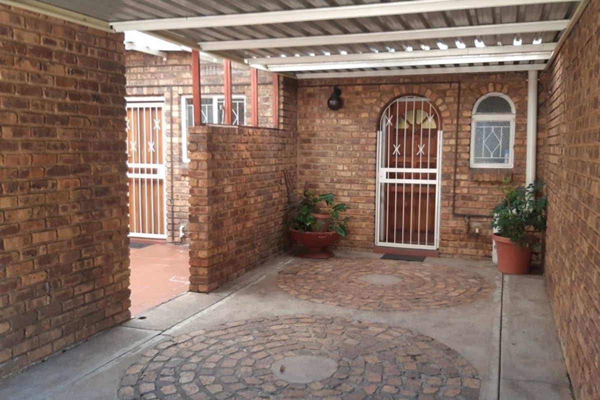 Secure townhouse in lovely Clubville - Photo 2