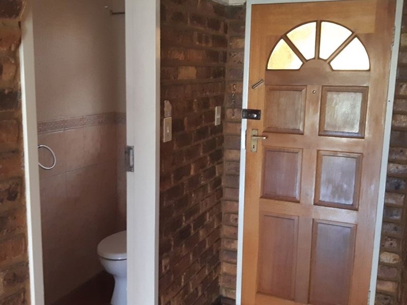 Secure townhouse in lovely Clubville - Photo 4