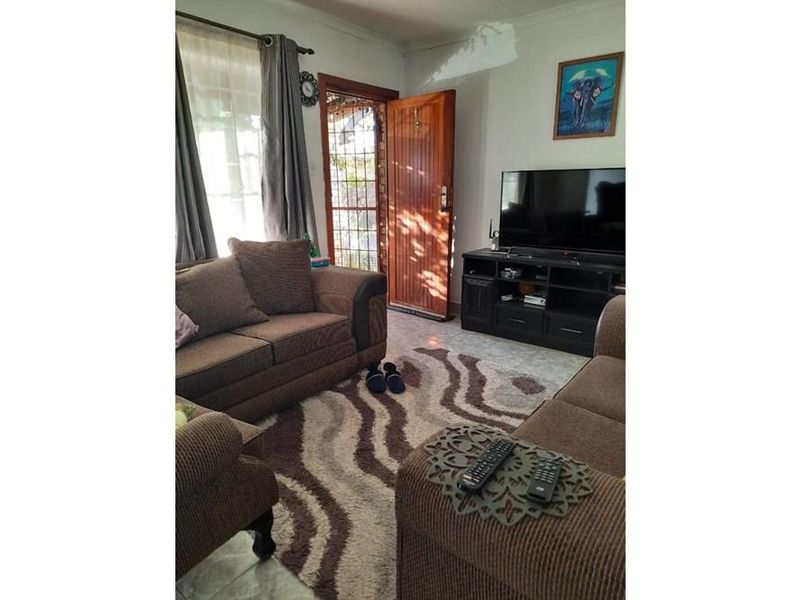 House For Sale in Newcastle Central, Newcastle, KwaZulu Natal - Photo 2