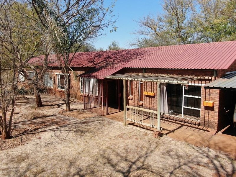 1 ha Smallholding with 4 bedroom house for Sale in Tranquil Noodhulp Area - Photo 2