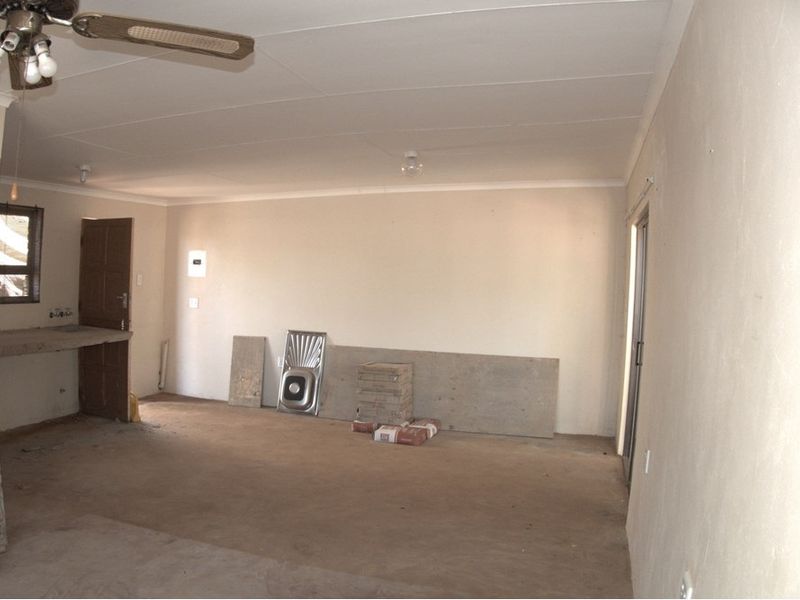 1 ha Smallholding with 4 bedroom house for Sale in Tranquil Noodhulp Area - Photo 9