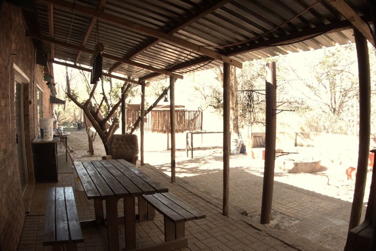 1 ha Smallholding with 4 bedroom house for Sale in Tranquil Noodhulp Area - Photo 3
