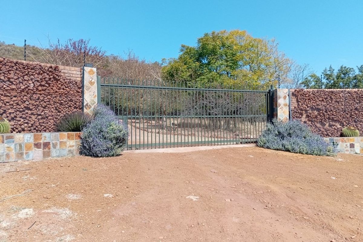 Farm For Sale in Roodeplaat, Pretoria  with bushcamp and dam - Photo 3