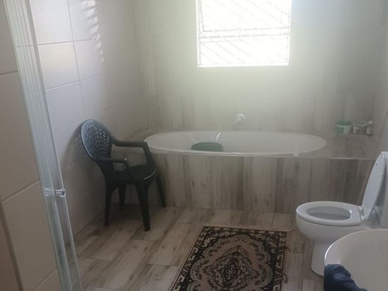 House For Sale in De Deur, Vereeniging - Photo 10