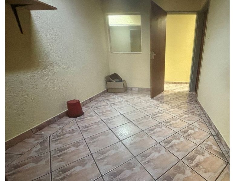 MASSIVE PRICE REDUCTION - PRIME COMMERCIAL OPPORTUNITY - Photo 5