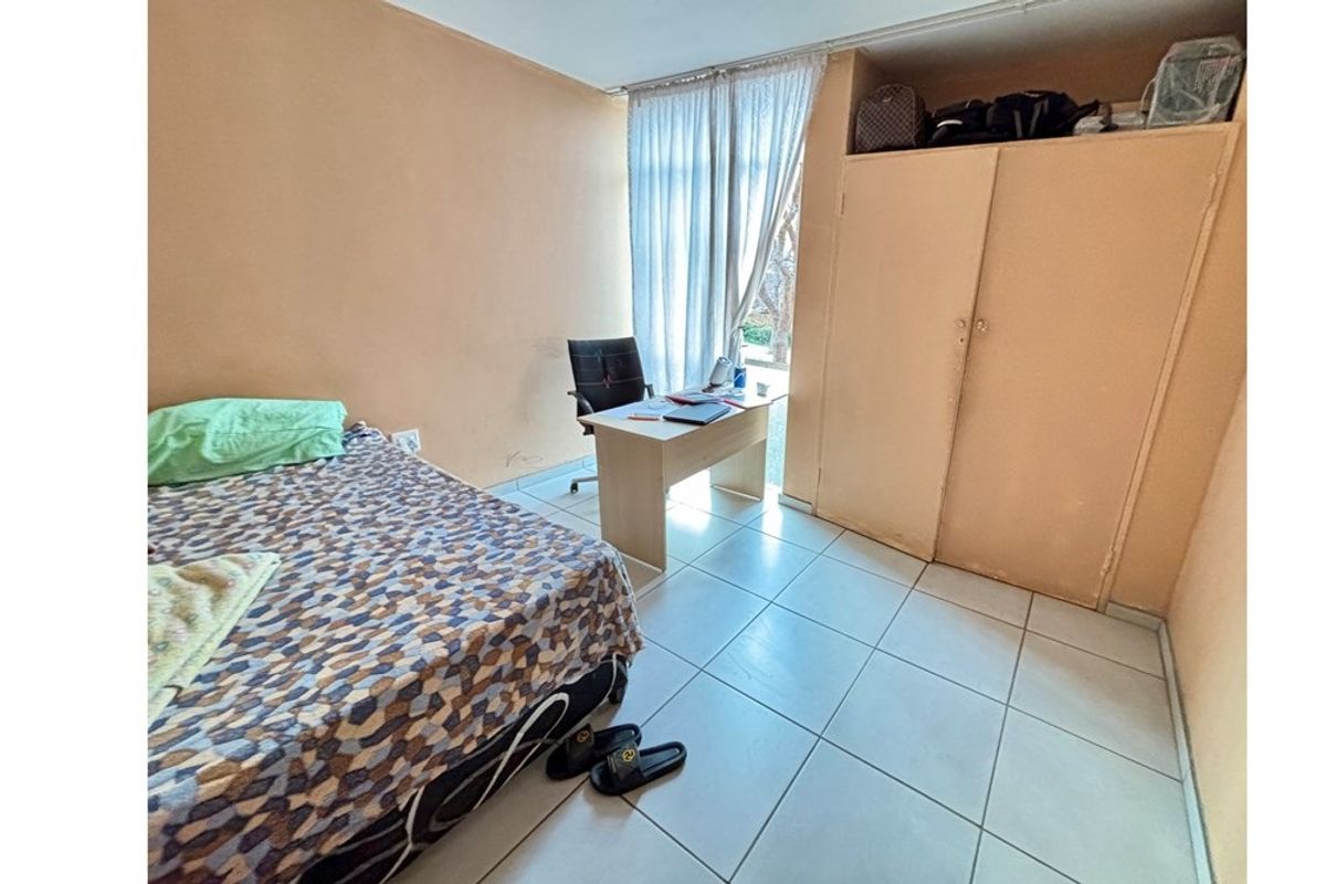Apartment For Sale in Vanderbijlpark Central, Vanderbijlpark - Photo 2