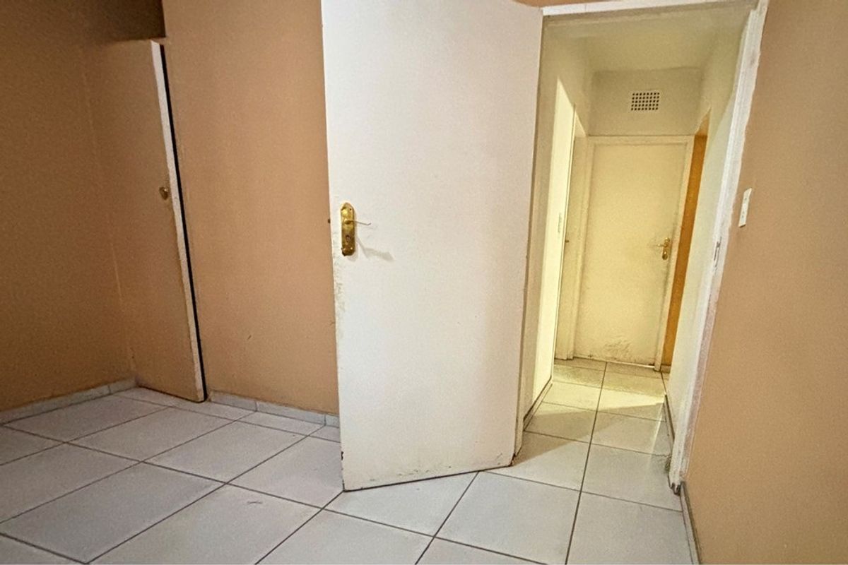 Apartment For Sale in Vanderbijlpark Central, Vanderbijlpark - Photo 4