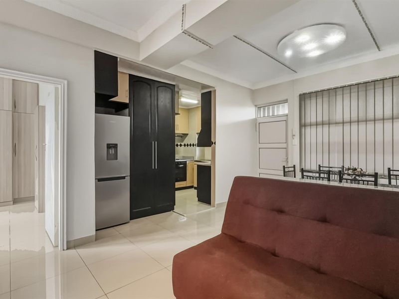 Modern Furnished 2-Bedroom Apartment on O.R. Tambo Parade - Ideal Airbnb Investment - Photo 7