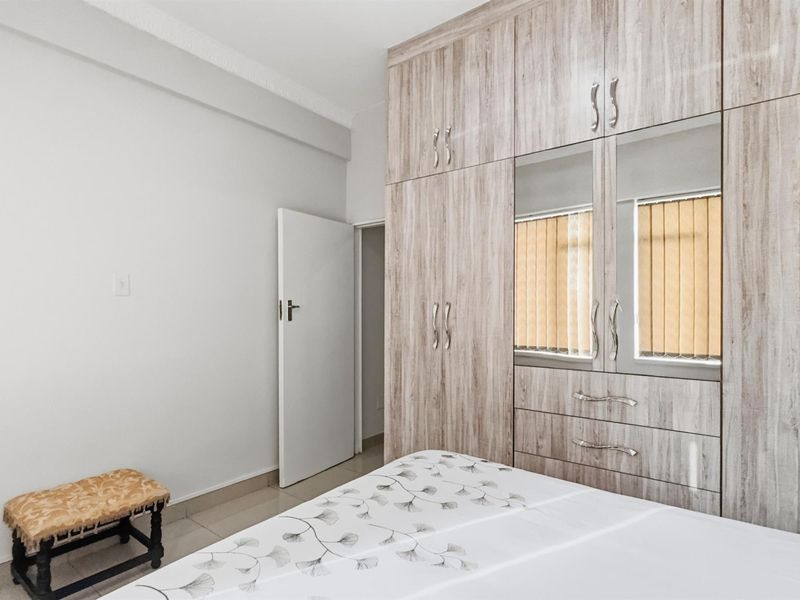 Modern Furnished 2-Bedroom Apartment on O.R. Tambo Parade - Ideal Airbnb Investment - Photo 6