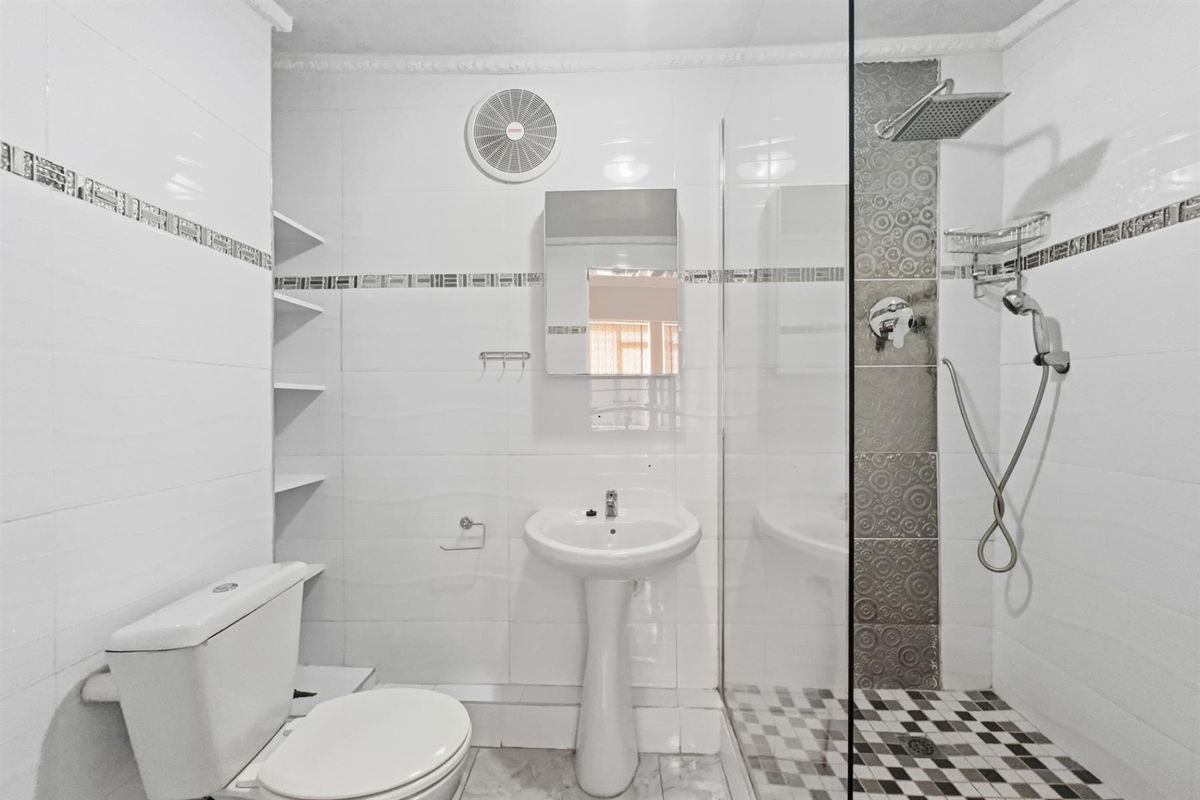 Modern Furnished 2-Bedroom Apartment on O.R. Tambo Parade - Ideal Airbnb Investment - Photo 4