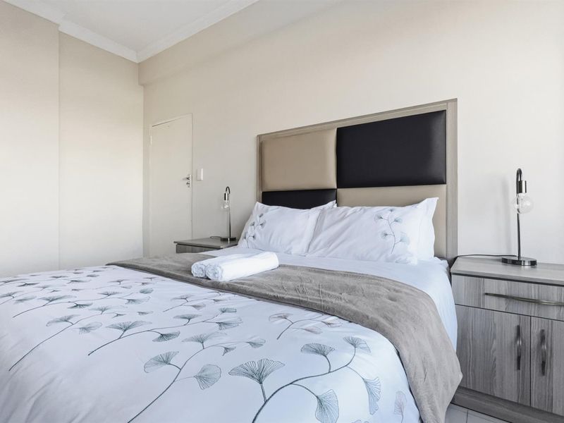 Modern Furnished 2-Bedroom Apartment on O.R. Tambo Parade - Ideal Airbnb Investment - Photo 3