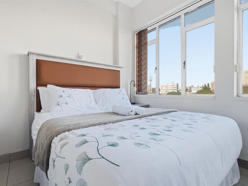 Modern Furnished 2-Bedroom Apartment on O.R. Tambo Parade - Ideal Airbnb Investment - Photo 5
