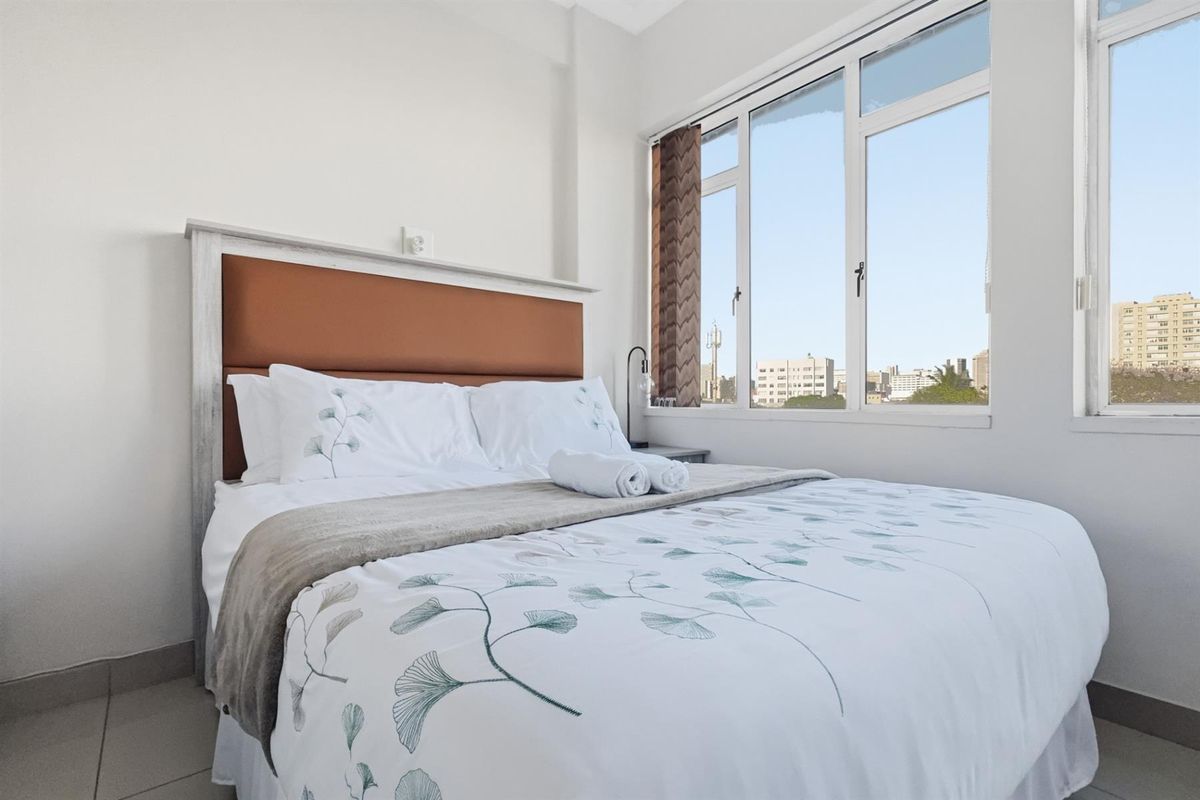 Modern Furnished 2-Bedroom Apartment on O.R. Tambo Parade - Ideal Airbnb Investment - Photo 5