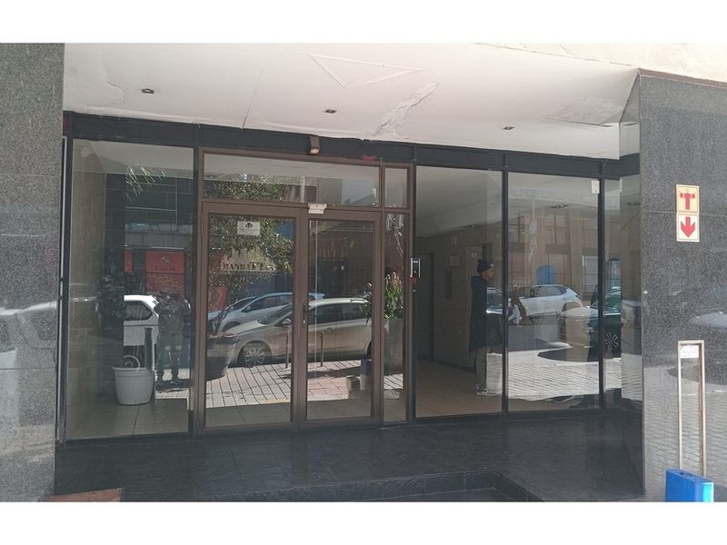 Studio Apartment To Rent in Braamfontein, Johannesburg - Photo 4