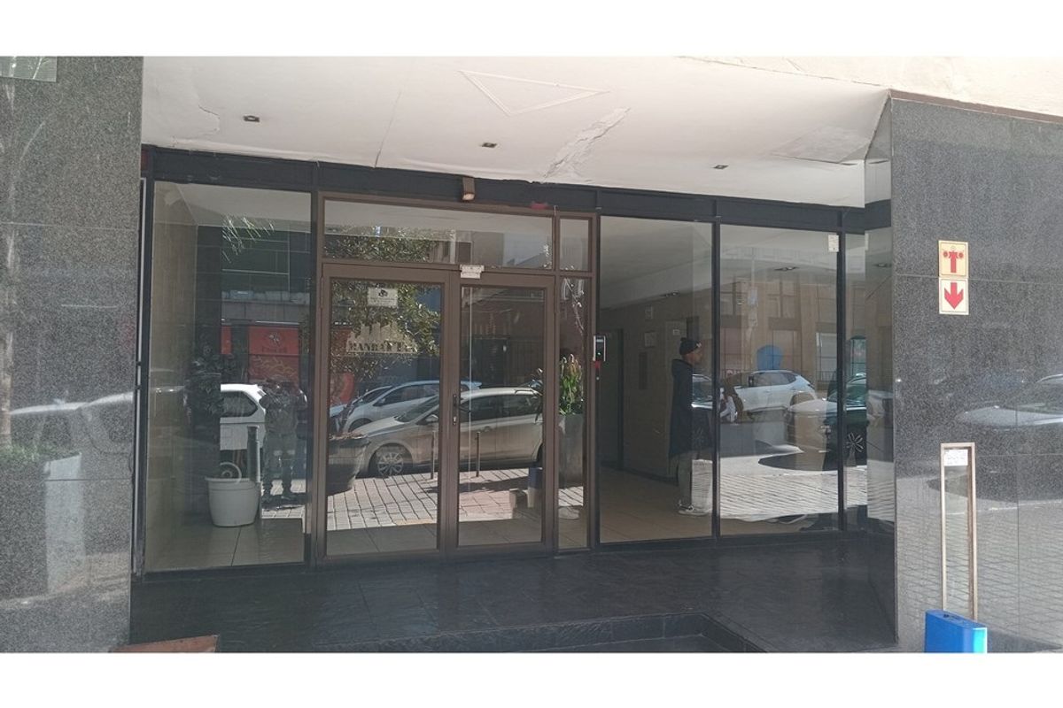 Studio Apartment To Rent in Braamfontein, Johannesburg - Photo 4