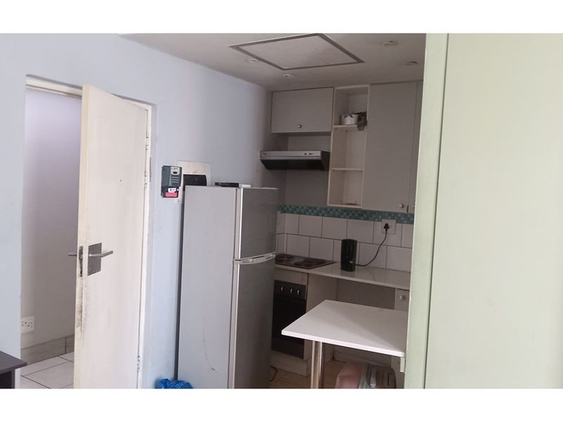 Studio Apartment To Rent in Braamfontein, Johannesburg - Photo 9